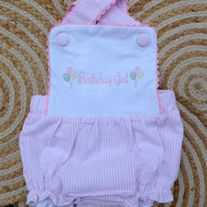Tutina a bolle per il primo compleanno di una bambina - Seersucker a righe rosa, palloncini ricamati, vestito per il primo compleanno, compleanno di una bambina