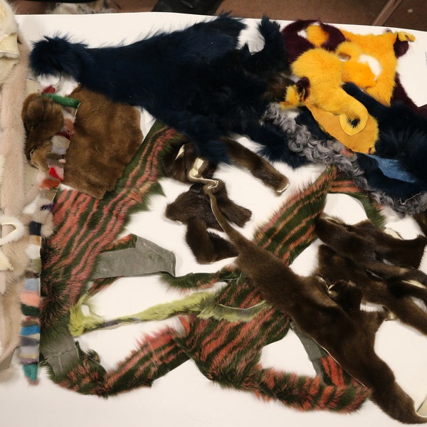 Lot de chutes de fourrure colorées (lapin/vison/renard/castor)