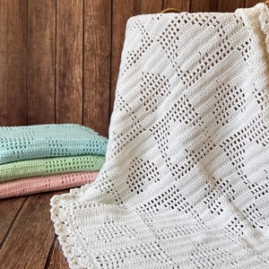 Handmade Crochet Baby Blanket  - Baby shower gift - Newborn crochet blanket - Nursery decor .