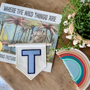 Bandera de letras de fieltro personalizada: banderín con nombre personalizado para decorar la habitación de un bebé, un cuarto infantil o una sala de juegos.