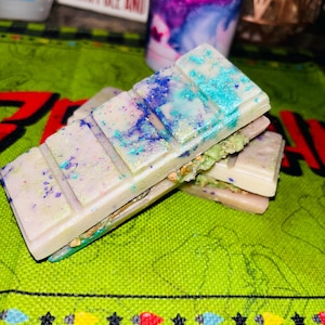 WAX MELTS of the Viral Dubai pistachio Chocolate Bar snap bar in Chocolate pistachio scented wax melts 2 bars of wax melt per order