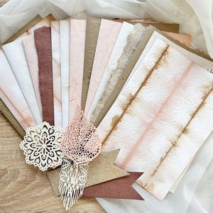 Confezione mista di carte tinte a mano, set da 15 fogli, carta antica per diario, carta rosa goffrata, carta pizzo vintage, carta con bordo frastagliato