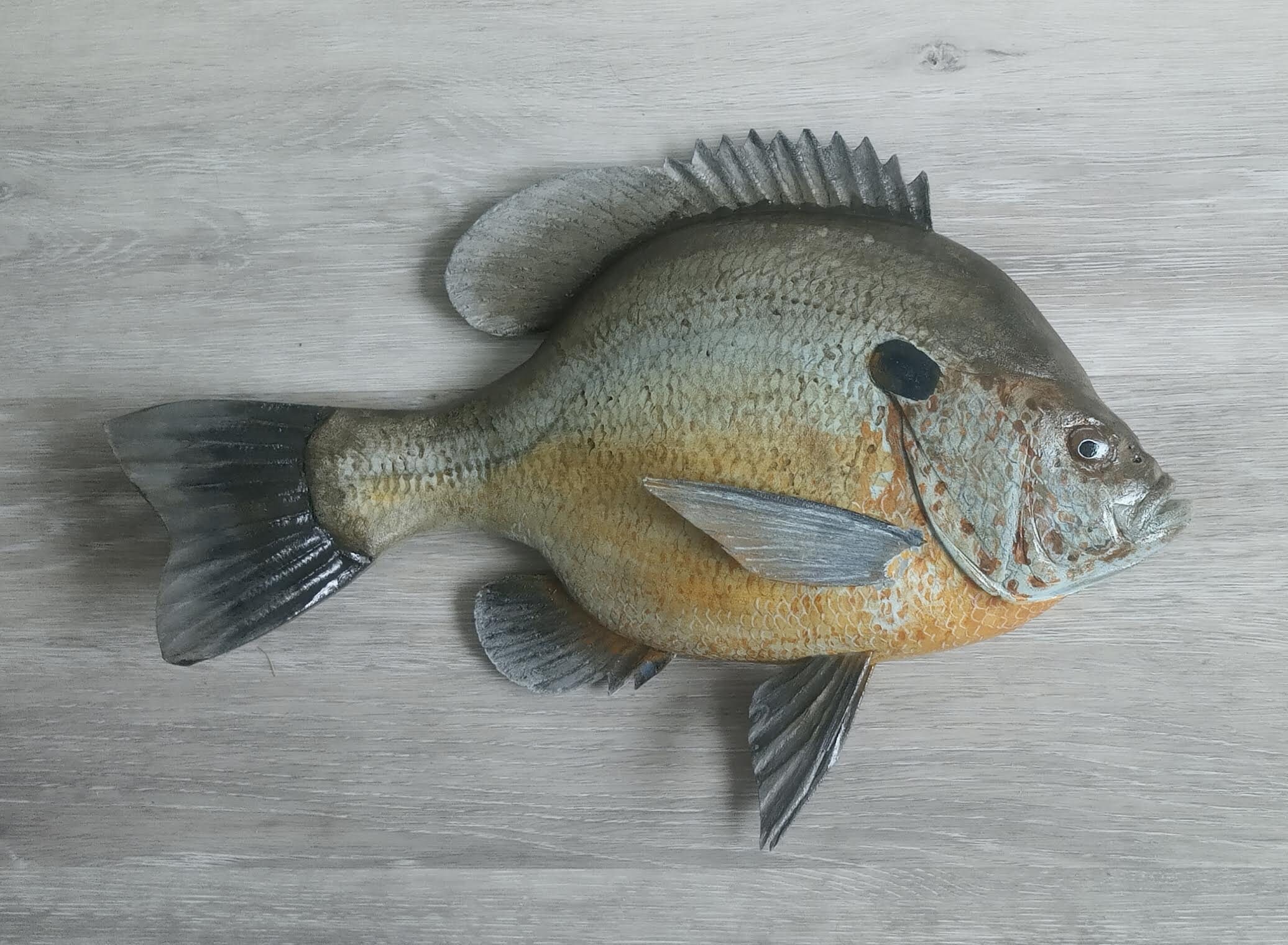 1977年製 金属製魚彫刻 1977年製 金属製魚彫刻 - メルカリ