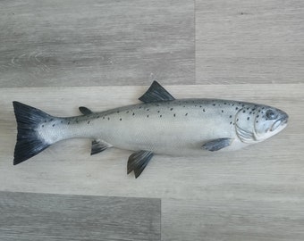 Atlantic salmon, Salmo salar, salmon, 16-20 inches 3D wall wooden fish, one side hand carved and painted, fishing trophy, fish carving