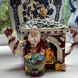 Waterford Holiday Heirlooms Fireside Holiday Teapot
