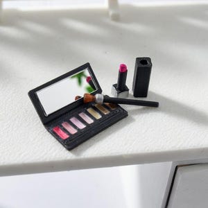 Miniatuur make-upset 1:12, oogschaduwpalet, lippenstift, borstel, accessoires poppenhuis Van