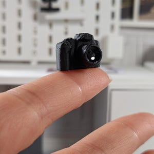 1:12スケール ミニチュア一眼レフデジタルカメラ x1、ミニチュアミラーレス写真撮影用小道具 ドールハウス スタジオ オフィスデスク クリエイティブワークスペース
