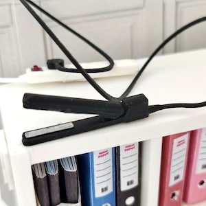 1:12 Scale Miniature Hair Straightener Flat Iron, Tiny Beauty Salon Vanity Prop, Dollhouse Bedroom Dressing Table Bathroom Closet Accessory