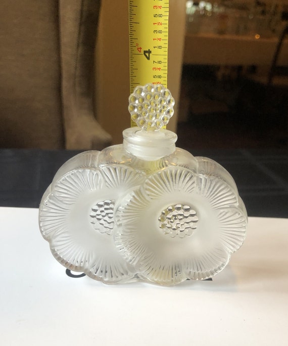 Elegant Frosted Glass Perfume Bottle - image 3