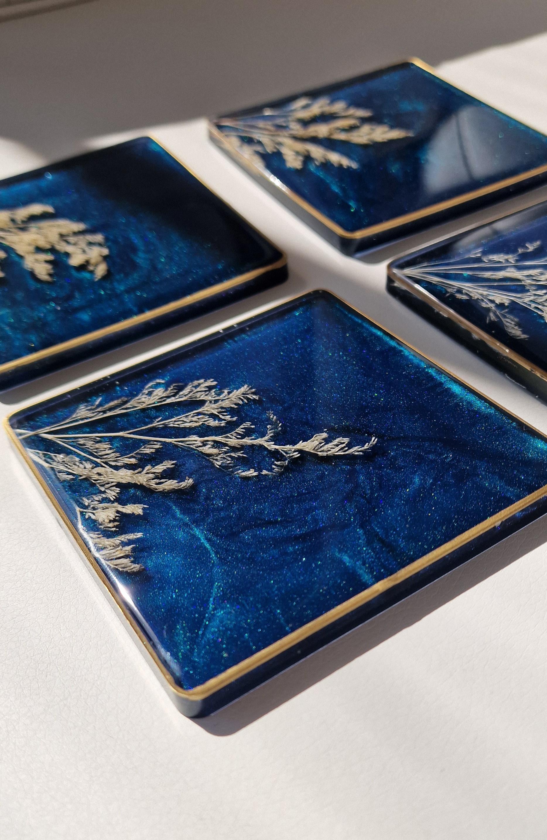 Ness Blue Pearl Coaster Set – Epoxy resin with pampas grass, blue-gold, handmade, unique table decoration, resin coasters gift