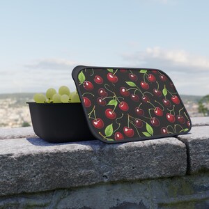 Lonchera con diseño de cerezas negras, recipiente para alimentos con banda y utensilios, sin BPA, ecológica, lonchera para niños, bolsa de almuerzo escolar, reutilizable.