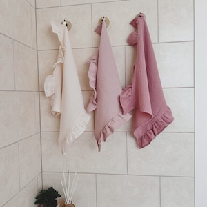 Set of 3 kitchen towels, Muslin tea towels with ruffles, Towels for face, Gauze towels with loop, Beige towels for bathroom and traveling