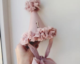 Hoed met ruches, aangepaste feestmuts voor verjaardagsfeestje, handgemaakt product voor babyshower, cadeau-idee voor peuters, gepersonaliseerd item voor meisje