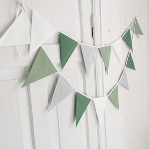 Striscione con bandierine VERDI, bandierine in cotone per la cameretta dei bambini, ghirlanda decorativa da parete, bandierine con bandierine, striscione in tessuto, catena con bandierine, spago BIANCO per la cameretta dei bambini
