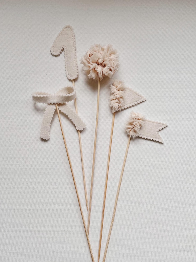 Cake topper with frills, Tiny cake plug with triangles, Pennant topper for birthday, Garland topper for baby shower, Fabric string cake plug
