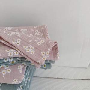 Double gauze muslin cotton fabric with design with flowers for baby toddlers dress table napkins rompers per meter cut 10 meters sewing eco friendly for summer breathable mix and match made to order pillow covers blankets weddings Christmas Easter table runners handmade products gift idea soft cotton breathable lightweight organic clothing gauze natural neutral colors with design print double layered baby wrap for photo shoot photoshoot textured for crafts bibs gauze sheets swaddles casual soft