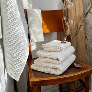 Off White Waffle Kitchen Tea Towels, Waffle Weave Towel, Soft Towels For Face, Bath Towels With Loop, Organic Cotton Hand Towels, Spa Towels