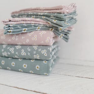 Double gauze muslin cotton fabric with design with flowers for baby toddlers dress table napkins rompers per meter cut 10 meters sewing eco friendly for summer breathable mix and match made to order pillow covers blankets weddings Christmas Easter
