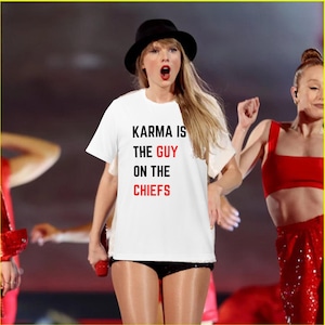 Chemise Karma Is the Guy, cadeau chemise Prince pour petite amie - T-shirt Guy On the Chiefs pour petit ami - Chemise Travis City Football Chiefs