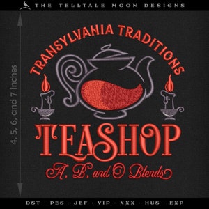 Puede incluir: Parche bordado con una tetera roja, dos velas y el texto "Transylvania Traditions Teashop A, B, and O Blends". El parche mide 4, 5, 6 y 7 pulgadas.