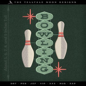 Può includere: Toppa ricamata verde con un cartello da bowling retrò che dice "BOWLING" in lettere verdi e bianche. Il cartello è affiancato da due birilli bianchi con strisce rosse. La toppa è alta circa 5-9 pollici.