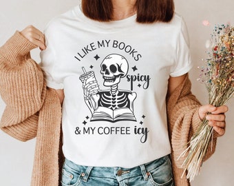 Ik hou van mijn boeken pittig en mijn koffie ijzig, tarotkaart lezen, boekenliefhebber cadeau, boekenverslaafde, lezen van skelet svg, leeswijzer, boeken en koffie