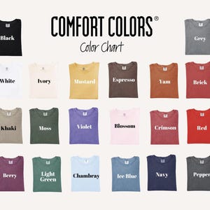 以下が含まれることがあります： さまざまな色のComfort Colors Tシャツを表示するカラーチャート。 黒、白、アイボリー、マスタード、エスプレッソ、ヤム、レンガ、グレー、カーキ、モス、バイオレット、ブロッサム、クリムゾン、レッド、ベリー、ライトグリーン、シャンブレー、アイスブルー、ネイビー、ペッパーなどの色が含まれています。