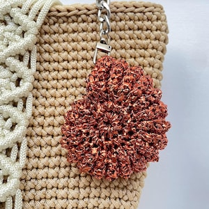 Raffia Seashell Keychain | Crochet Shell Bag Charm | Ocean-Inspired Gift | Boho Coastal Keyring | Nautical Summer Accessory