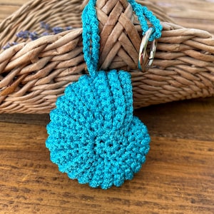 Crochet Seashell Keychain, Nautical Bag Charm, Boho Summer Accessory, Handmade Keyring, Cute Sea Gift, Shell Bag Charm