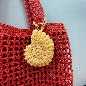 Raffia Shell Bag Charm, Ocean Keychain, Coastal Raffia Accessory, Summer Nautical Gift, Handmade Crochet Seashell, Beach Bag Decor