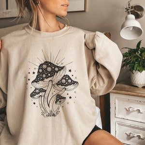 Mushroom Shirt, Magic Mushroom Shirt, Botanical Shirt, Forestcore Shirt Cottagecore Shirt, Nature Lover Mushroom Tee, Fungus Shirt, Crewneck