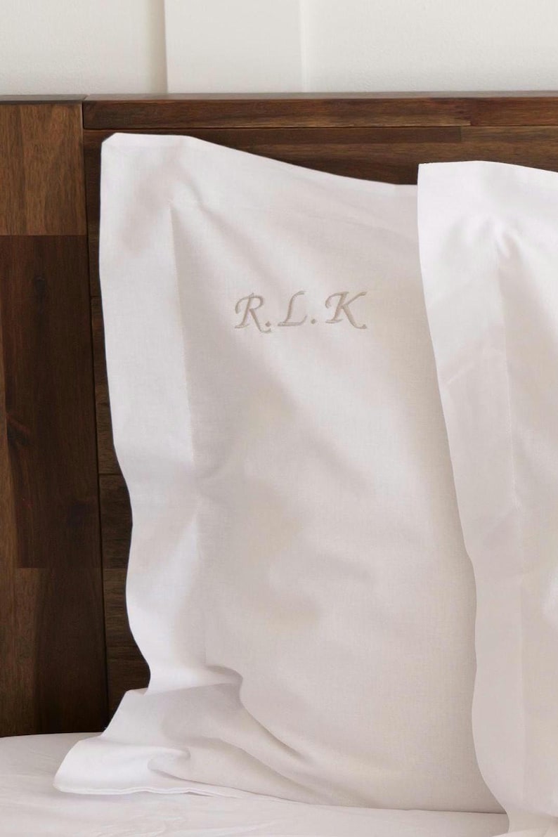 Personalised oxford pillowcase | Embroidered pillowcase | Custom pillowcase with initials (Corsiva font)