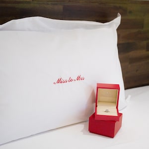 La señorita a la señora funda de almohada: Guión