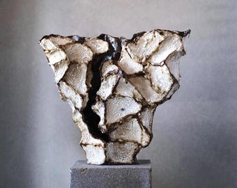 Vasija de cerámica escultórica / Jarrón con textura Wabi-Sabi / Decoración Japandi / Escultura de arcilla contemporánea