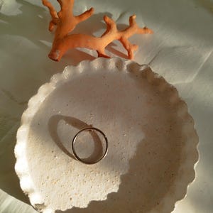 Kleines Tablett, kleine Schale, Schüssel, leere Tasche, Ringmaß aus handgefertigtem Steingut