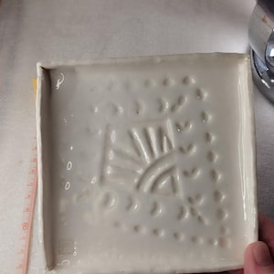 Kleines Tablett, kleine Schale, leere Tasche aus handgefertigtem Steingut