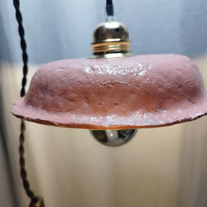 suspension, en plafonnier ou en baladeuse, forme chapeau, vieux rose effet granulé MM image 6