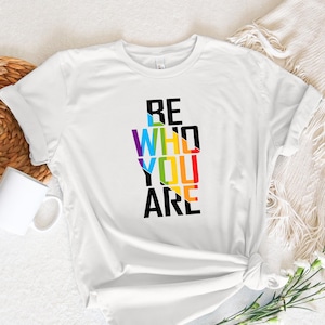 Be Wer du bist Shirt, Gay Pride LGBTQ Shirt, Pride Shirt, Trans-T-Shirt, LGBT Kleidung Pride Shirt, LGBT Shirt, Frauen Gay Kleidung