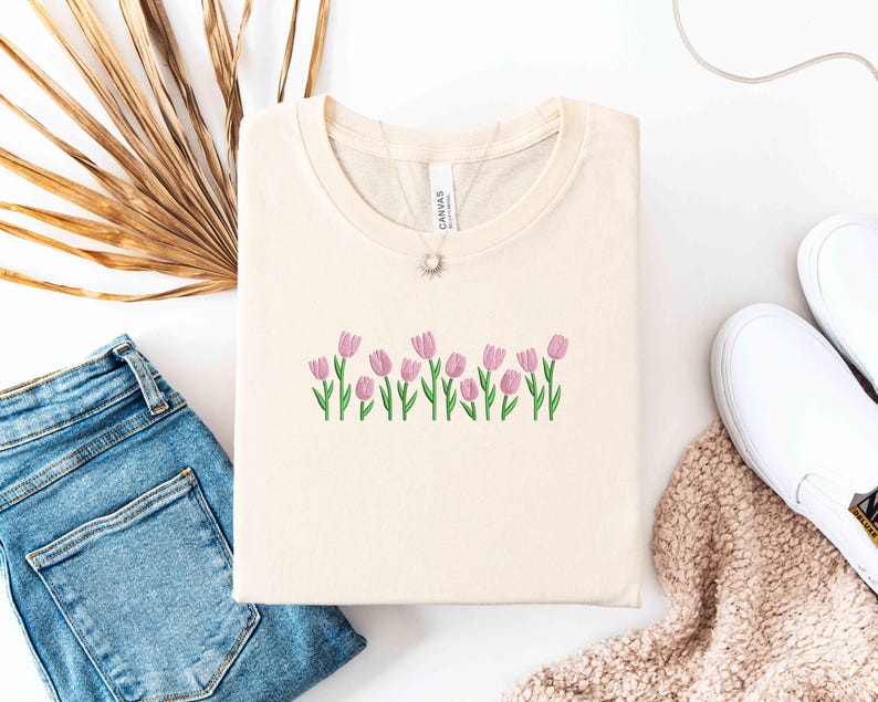 Embroidered Tulip Shirt, Floral Summer Tee, Spring Vibes T-Shirt, Flower Embroidery Top, Cottagecore Gift for Her, Flower Lover Sweatshirt Bild 2