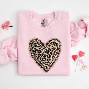 Leopard Print Valentines Day Sweatshirts ,Valentines Day Sweater For Woman, Heart Sweatshirt ,Cute Valentine Shirt, Valentines Day Gift Tee bild 4