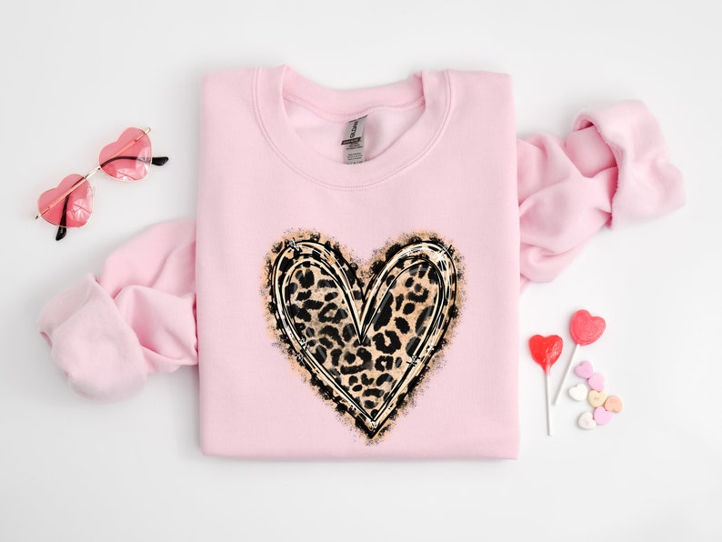 Leopard Print Valentines Day Sweatshirts ,Valentines Day Sweater For Woman, Heart Sweatshirt ,Cute Valentine Shirt, Valentines Day Gift Tee bild 4