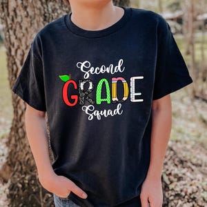 Hallo shirt tweede klas | Terug naar school-shirt | Shirt tweede klas | Hallo shirt 2e leerjaar | Kleurrijk T-shirt tweede leerjaar