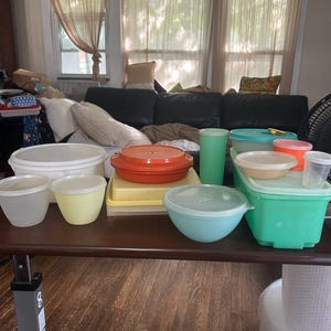 Vintage Tupperware, mysterieask med 10 stycken lock och botten!