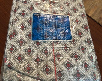 NOS Troy Hill men’s pajama set long sleeve long leg cotton blend men’s size medium. These were made in Hong Kong during the 1970s.