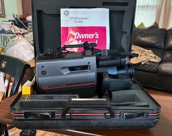 1988 VHS, General Electric, caméscope numéro de modèle CG – 9810. Deux piles supplémentaires.