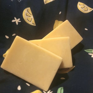Lemon Squeeze Soap - Bright and clean, vegan and cruelty free!