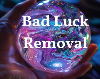 Può includere: Una mano tiene una sfera di vetro con un motivo a spirale di viola, blu e rosa. La sfera è piena di glitter e scintille. Il testo "Bad Luck Removal" è scritto in lettere bianche sulla sfera.