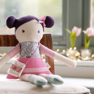 Handgemaakte stoffen stoffen lappenpop, lappenpop voor kinderen.