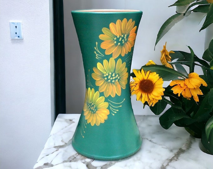 Daisy Vase, Handmade Vases, Ceramic vases, Pottery gifts, Flower vases, Vases, Pottery Vases, New home gift, Spring Decor, Gifts for mom