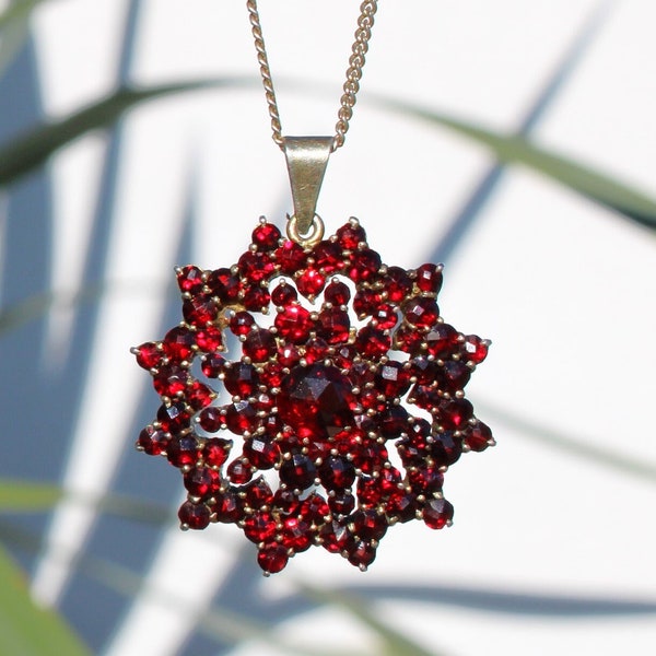 Vintage Garnet Gemstone Pendant Necklace